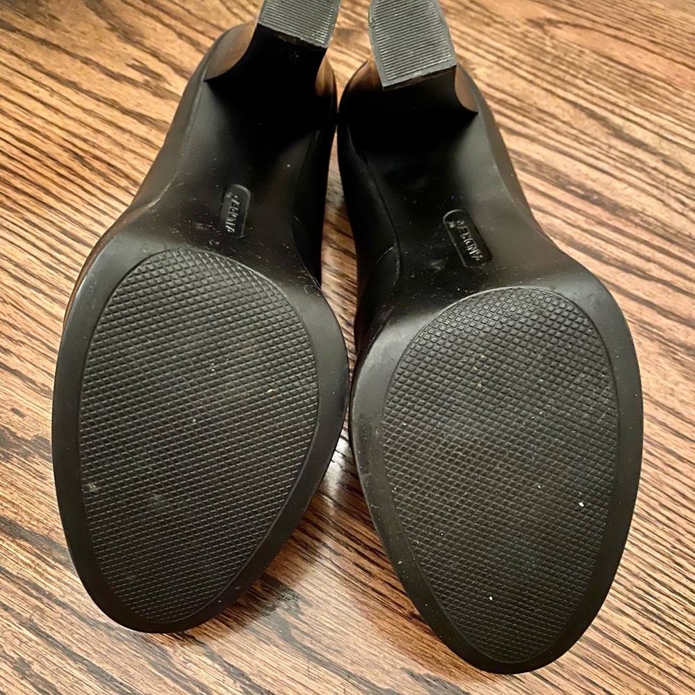 Pumps - Picture 3 of 4